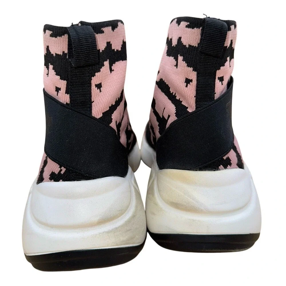 Juicy Couture Ariella‎ Pink and Black Knit Sneakers, Women's Size 9, VGUC